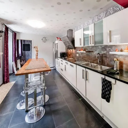 La Villa De Lienne In Ciney With Heated Pool And Garden 빌라 시네