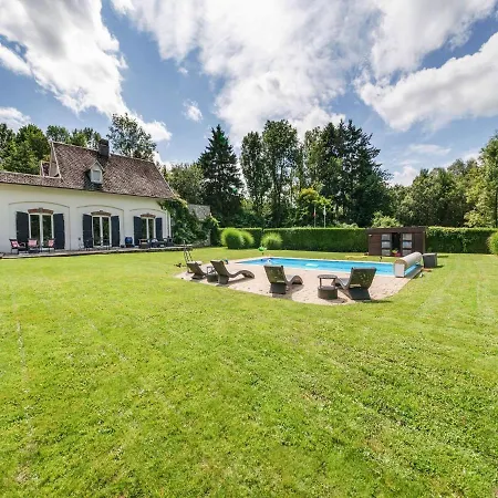빌라 La Villa De Lienne In Ciney With Heated Pool And Garden