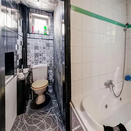 빌라 La Villa De Lienne In Ciney With Heated Pool And Garden